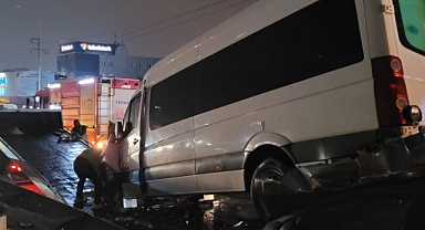 9 araç kazaya karıştı, ortalık savaş alanına döndü