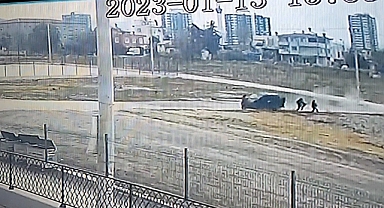 Araç, öğrencilerin arasına daldı: 3 yaralı