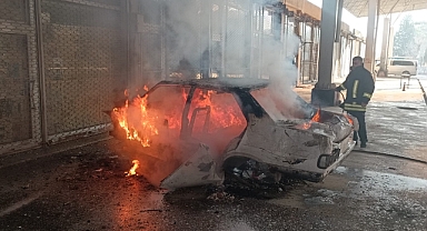 Besni’de atıl durumdaki otomobil yandı