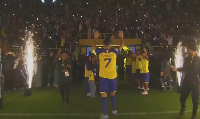 Cristiano Ronaldo, görkemli törenle Al Nassr’a imza attı