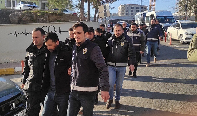 Dolandırıcılık operasyonunda gözaltına alınan zanlılar adliyeye sevk edildi