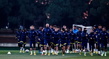 Fenerbahçe, derbi için kampa girdi