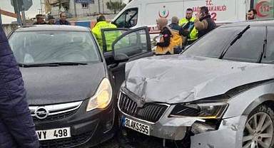 İki otomobil çarpıştı: 1 ölü, 2 yaralı