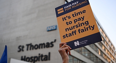 İngiltere'de öğretmenler ve hemşireler greve gidiyor