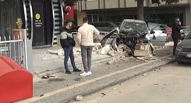 Kontrolden çıkan araç duvara çarptı: 4 yaralı