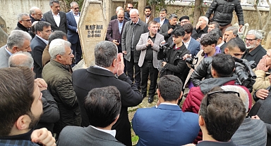"Kudüs Şairi" Mehmet Akif İnan kabri başında anıldı