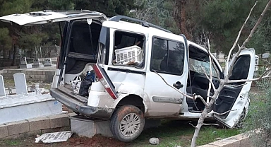 Lastiği patlayan araç kaza yaptı: 1 yaralı