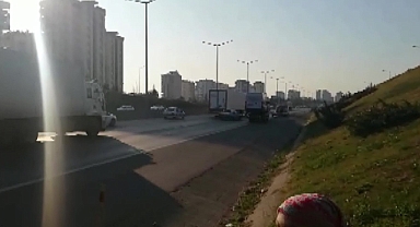 Lastiği patlayan otomobil faciaya neden oluyordu