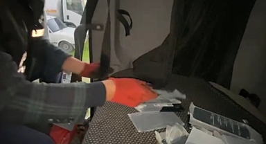 Mısır yüklü tırda kaçak telefon ele geçirildi