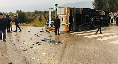 Öğrenci servisi ile tır çarpıştı: 6 yaralı