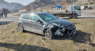 Otomobil ile minibüs çarpıştı: 2 yaralı