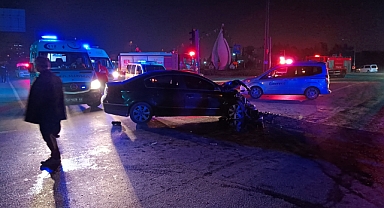 Otomobille çarpışan işçi servisi devrildi! 2'si ağır 10 yaralı