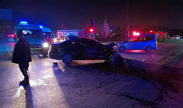 Otomobille çarpışan işçi servisi devrildi! 2'si ağır 10 yaralı