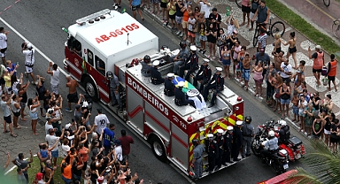 Pele, son yolculuğuna uğurlandı