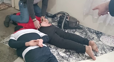 Polise silah çekip kaçmak isteyen şüpheli damda vuruldu