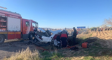 Şanlıurfa'da düğüne giden araç kaza yaptı: 3 ölü