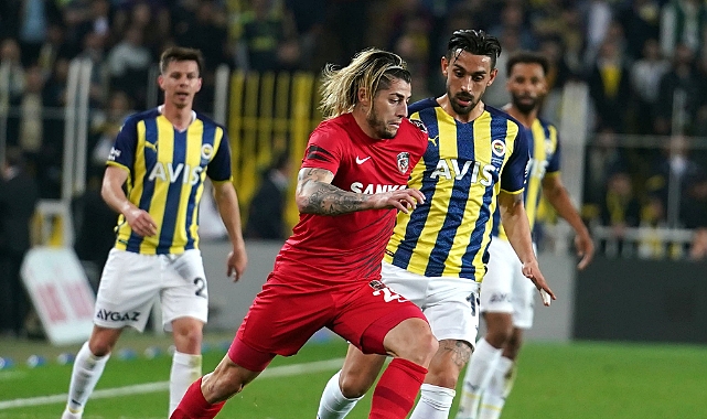 Sarı-lacivertli 5 futbolcu kart sınırında