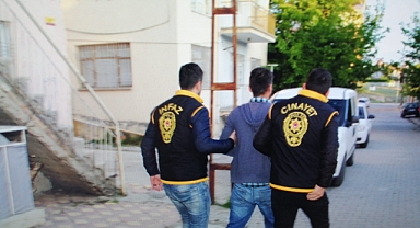 Silahla yağma suçundan aranan 3 zanlı yakalandı
