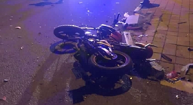 Sokak ortasında sürat yaptı, kuryeyi metrelerce uçurdu