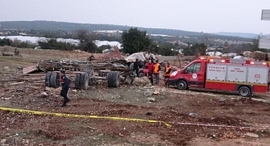 Sondaj kamyonu otomobile çarptı: 2 ölü