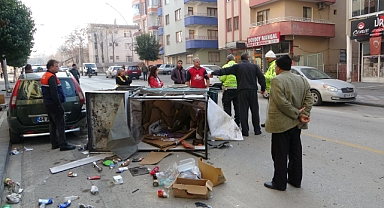 Üç aracın karıştığı kazada tartışan sürücüleri polis sakinleştirdi
