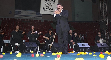 Ünlü sanatçı hayatını kaybetti