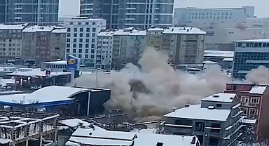 2. depremde binaların çökme anı dron kamerasında