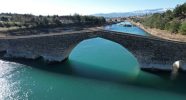 500 yıllık köprü depreme dayandı