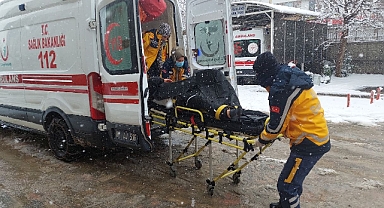 Adıyaman’da çatıdaki karı temizleyen şahıs düştü