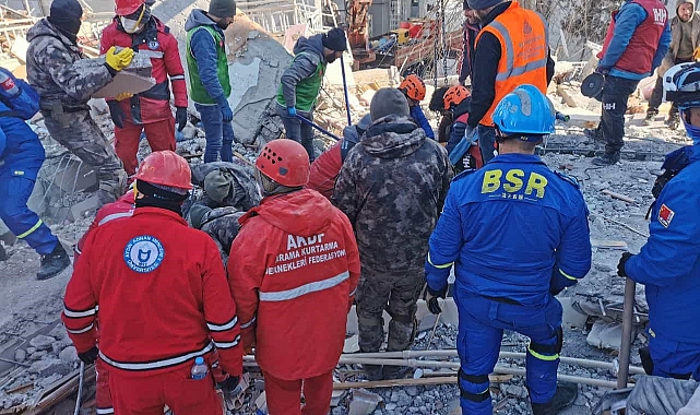 ADÜ Arama Kurtarma Ekibi deprem bölgesinde