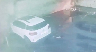 Apartmanın çökme anı kameralara yansıdı