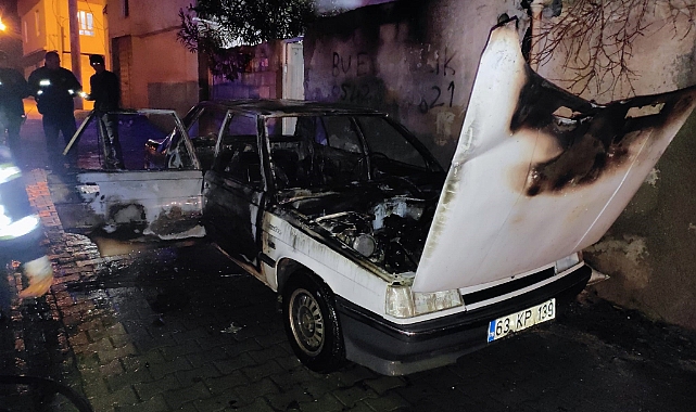 Bozova'da otomobil alev alev yandı