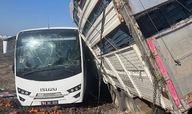 Cezaevi aracıyla kamyon çarpıştı: 23 yaralı