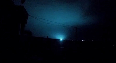 Deprem anında yanan mavi ışık iş makinesi kamerasına yansıdı