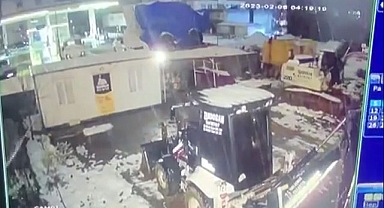 Deprem anının ürkütücü görüntüsü kameralara yansıdı