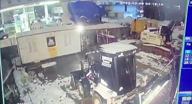 Deprem anının ürkütücü görüntüsü kameralara yansıdı