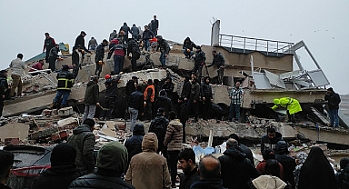 Deprem bölgelerinde vefat ve yaralı sayısı açıklandı