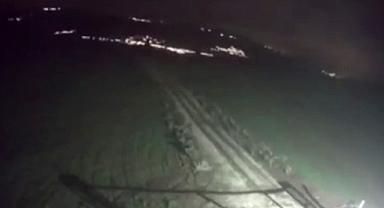 Depremde dağın sarsıldığı anlar kamerada