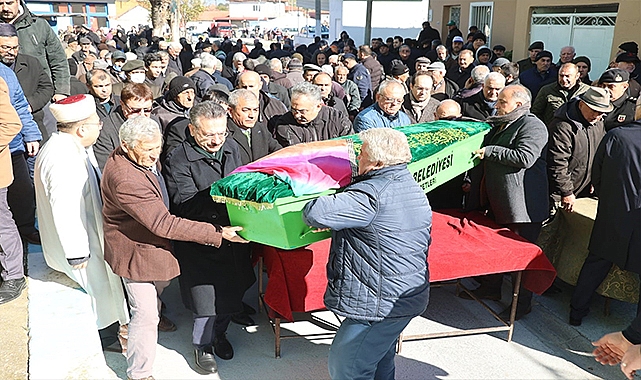Depremde hayatını kaybeden anne ve kız toprağa verildi