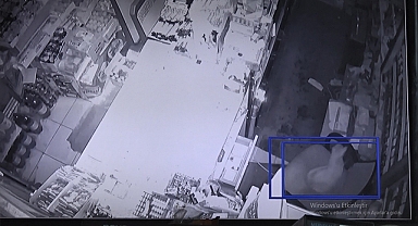 Depremde yer beşik gibi sallandı: O anlar kamerada