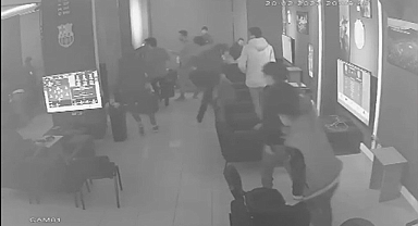 Depremin panik anları güvenlik kameralarına yansıdı