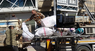 Depremzedeler eşyalarını kurtarmanın derdinde