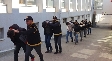 Depremzedeleri soyan 143 hırsız tutuklandı