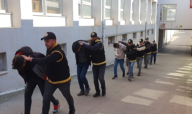 Depremzedeleri soyan 143 hırsız tutuklandı