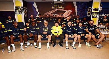 Enkazdan kurtarılan Mehmet Akif Ağaç, Jorge Jesus ve futbolcularla bir araya geldi