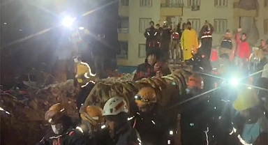 Genç kadın 69 saat sonra depremden sağ çıkarıldı