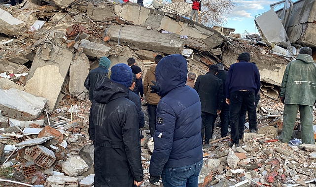 Göçük altında kalan anne ve iki çocuğunun cansız bedeni