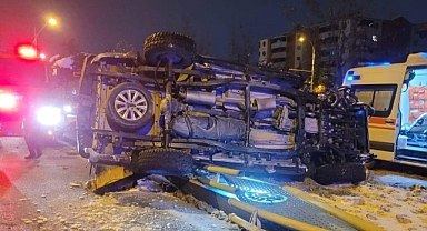 İki araç çarpıştı: 1’i ağır 2 kişi yaralandı