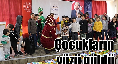 Karagöz ve Hacivat çocukların yüzünü güldürdü