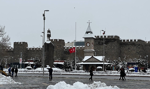 Milli yas: Kayseri'de bayraklar yarıya indirildi